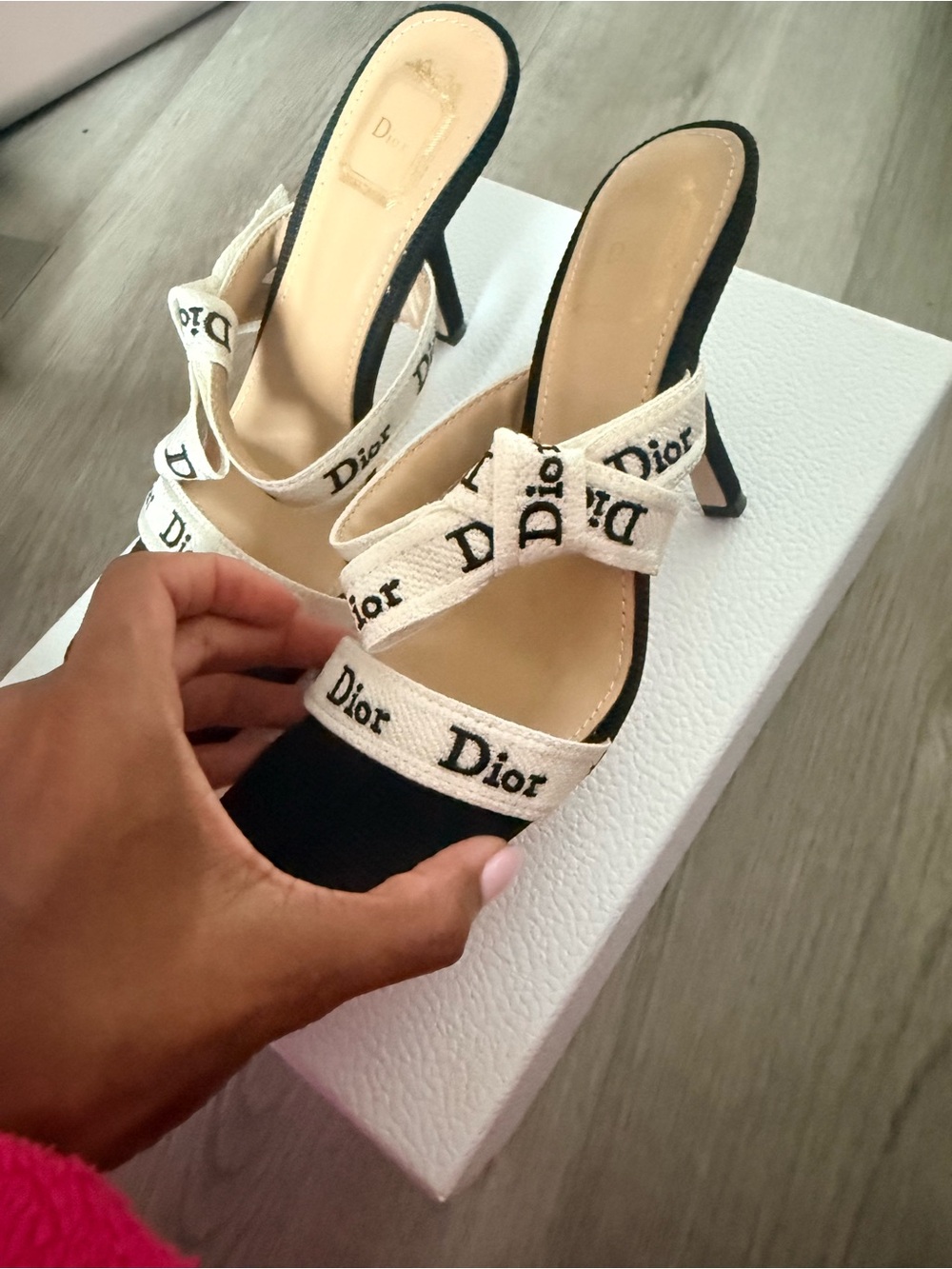 Dior Black and Cream Logo Bow Heel Slides - Picture 2 of 12